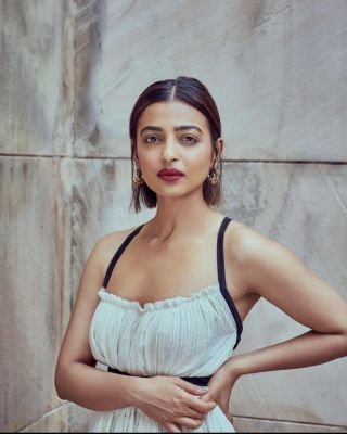 యాక్షన్ సీన్‌లో అసభ్యకర దుస్తులు వేసుకోమన్నారంటూ రాధిక ఆప్టే ఆవేదన