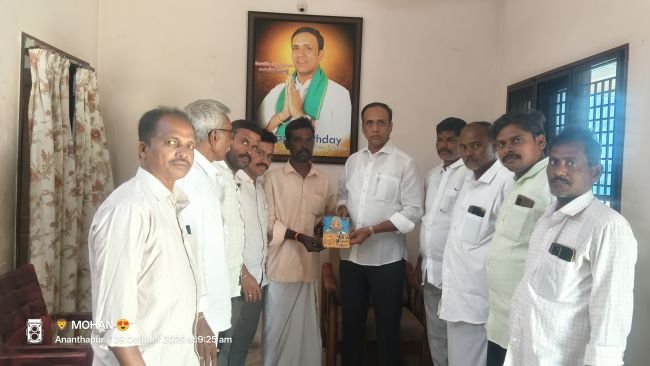 వివాహానికి పదివేల రూపాయల విరాళం