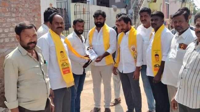 జనసేన గెలుపే లక్ష్యంగా ఇంటింటి ప్రచారం!  గాజు గ్లాసు గుర్తుకు ఓటేయాలని అభ్యర్థన