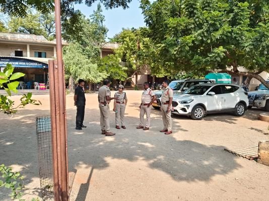 పోస్టల్ బ్యాలెట్ పోలింగ్ కేంద్రాలను పరిశీలించిన కడప డిఎస్పి భవాని 