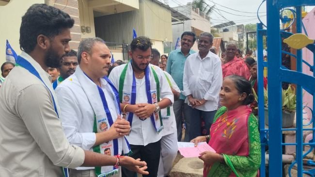కూటమి నేతలు శిఖండి రాజకీయాలు మానుకోండి.. ఎర్రకోట