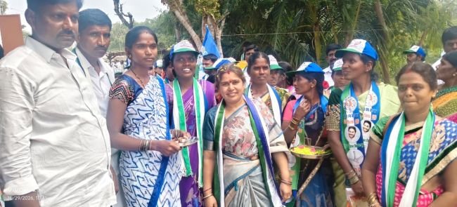 ప్రజల్లోకి దూసుకుపోతున్న కుందుర్పి జడ్పిటిసి వైఎస్ఆర్సిపి చైర్మన్ 
