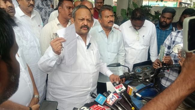 దమ్ముంటే కోలగట్ల పై ఏ  కేసులు ఉన్నాయో నిరూపించండి