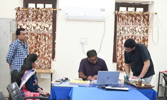 భూ పునఃసర్వే పనులు గడువులోగా పూర్తి చేయాలి  - జిల్లా కలెక్టర్ కోయ శ్రీహర్ష