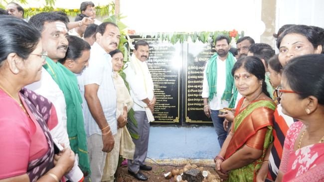 అంగన్వాడీ భవనం ప్రారంభించి, చిన్నారులకు అక్షరాభ్యాసం చేసిన ఎమ్మెల్యే కవ్వంపల్లి