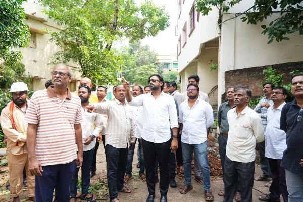 పలు ప్రాంతాల్లో ఎమ్మెల్యే ఆదిరెడ్డి పర్యటన