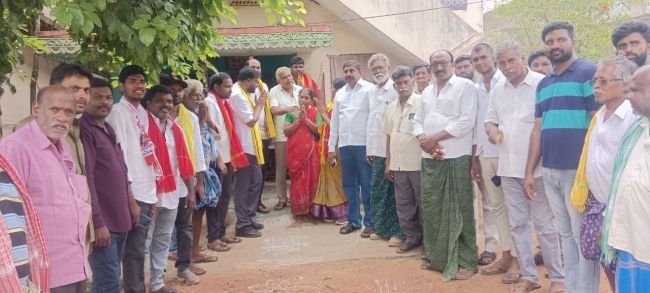 గండిగూడెంలో కూటమి అభ్యర్థుల ఇంటింటా ప్రచారం ఎంపీటీసీ-2 అభ్యర్థి శీలం వెంకటేశ్వరరావు, జడ్పీటీసీ అభ్యర్థి కూరపాటి సుజాతకు మద్దతుగా ప్రచారం