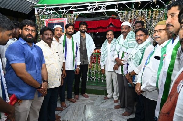 58వ డివిజన్‌లో వైఎస్సార్‌సీపీ అభ్యర్థికి మద్దతుగా ప్రచారం