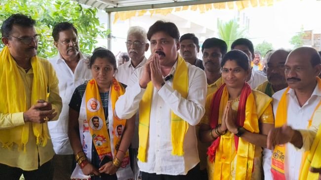 వైసీపీ నుంచి టీడీపీలోకి 100 కుటుంబాలు చేరిక