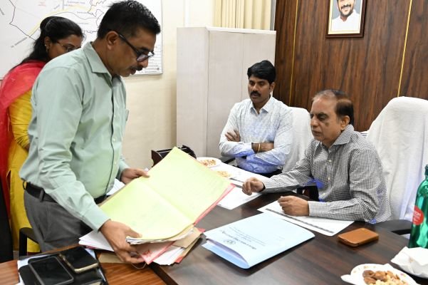 ఎమ్మెల్సీ ఓటరు నమోదు దరఖాస్తుల ధ్రువపత్రాలను క్షుణ్ణంగా పరిశీలించాలి