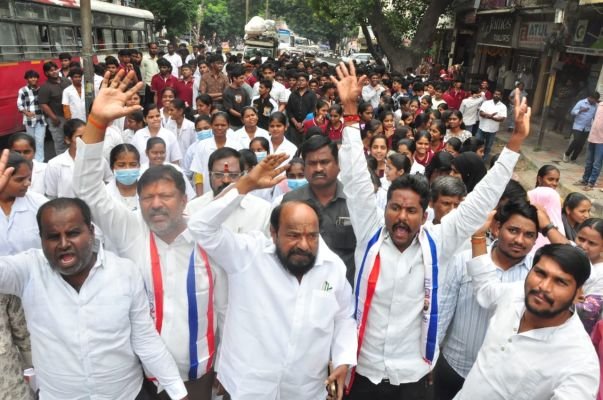 ఫీజుల బకాయిలు 8500 కోట్లు ఇచ్చేది ఎప్పుడు..? బీసీ నేత, ఎంపీ ఆర్‌.కృష్ణయ్య