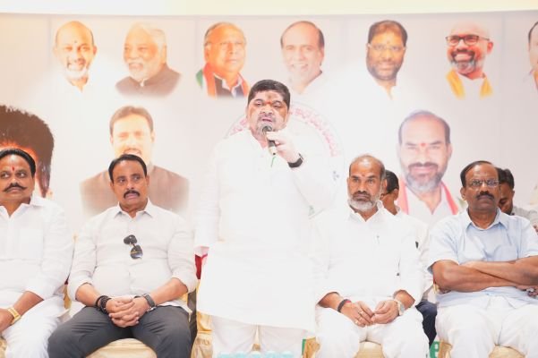 మున్నూరు కాపు ఆత్మగౌరవ భవనానికి రూ.5 కోట్లు మంత్రి పొన్నం ప్రభాకర్