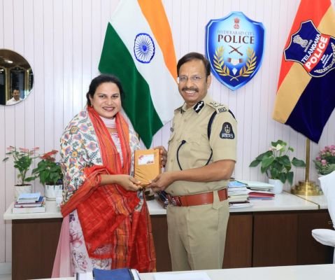 రూత్ సంకల్పం ఎందరికో స్ఫూర్తిదాయకం ---హైదరాబాద్ పోలీస్ కమిషనర్ వీసీ సజ్జనార్  ---వివక్షను జయించి ఎమర్జెన్సీ మెడిసిన్‌లో ఎండీ పూర్తిచేసిన దేశంలోనే తొలి ట్రాన్స్ మహిళగా ఘనత  --పేదరికం నుంచి వైద్యరంగంలో చరిత్ర సృష్టించిన రూత్ జాన్ పాల్
