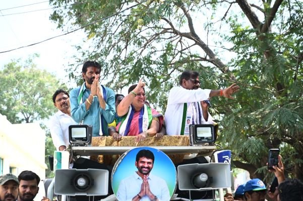 నెల్లూరు 15వ డివిజన్‌లో వైసీపీ ప్రచార జోరు.. ప్రజల్లో ఉత్సాహం!