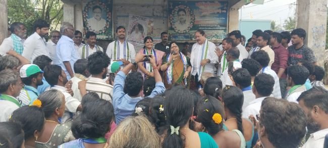 జడ్పిటిసి,ఎంపిటిసి గెలుపు లక్ష్యంగా రాగోలు,గోలగాం గ్రామాలలో విస్తృతంగా ప్రచారం