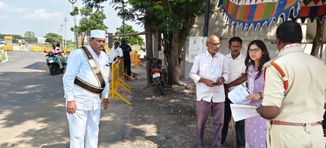 గుడ్లూరు చెరువు చెక్ పోస్ట్ వద్ద ఎస్.ఎస్.టి (SST) తనిఖీలను ఆకస్మికంగా పరిశీలించిన జాయింట్ కలెక్టర్ శ్రీమతి కల్పనా కుమారి 