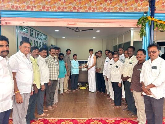 సోలార్ ఎనర్జీ సేవలు ప్రారంభించిన మున్సిపల్ చైర్ పర్సన్ సీఎం సురేష్*
