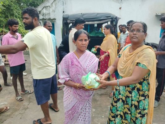 భారీ వర్షాల నేపథ్యంలో 300 మందికి సురక్షిత ఆశ్రయం