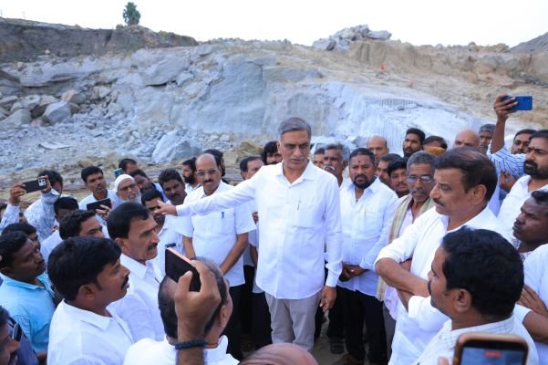 మల్లన్నసాగర్ కట్టకింద భారీ బ్లాస్టింగ్