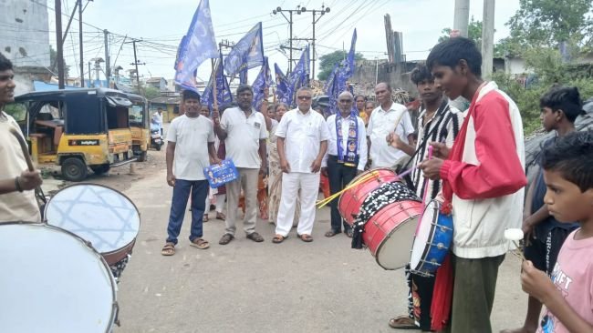 విజయనగరం సమగ్ర అభివృద్ధే లక్ష్యం..... బీఎస్పీ మేయర్ అభ్యర్థిని లింగాల పార్వతికి మద్దతుగా ప్రచార ర్యాలీ