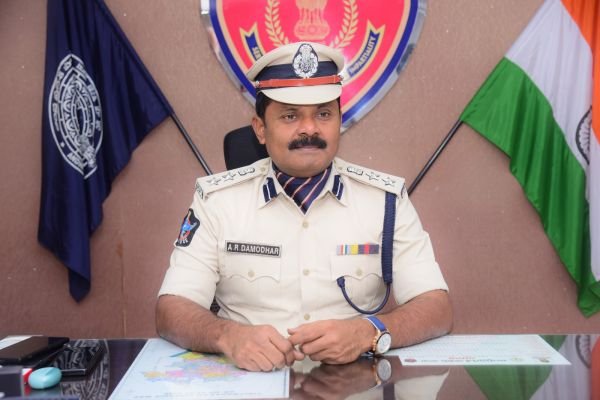 కలెక్టరు వాహనాన్ని మద్యం మత్తులో ఢీ కొట్టిన లారీ డ్రైవర్ కు వారం రోజులు జైలుశిక్ష....