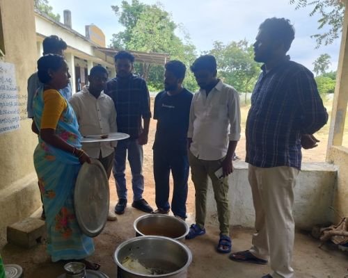 *శ్రీరాములపల్లి జడ్ పి హెచ్ ఎస్ లో పనిచేయని ఫ్యాన్లు, పగిలిన నేలలు, ఆగిన రాగి జావ*