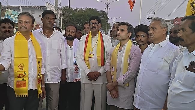 గర్జించిన మహిళా లోకం - టీడీపీకి బ్రహ్మరథం..నారీ భేరి ర్యాలీకి పెద్దఎత్తున తరలివచ్చిన మహిళా మణులు...