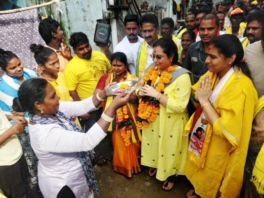 ఒక్క అవకాశం ఇవ్వండి..  నగర అభివృద్ధికి కృషి చేస్తాను