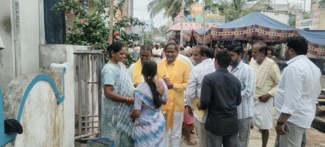 గ్రామాల్లో టీడీపీ జడ్పీటీసీ అభ్యర్థి విస్తృత ప్రచారం