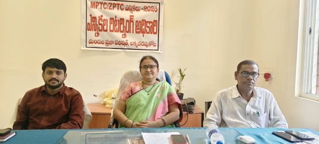 ఎన్నికల విధుల్లో ఉన్న ఉద్యోగులకు పోస్టల్ బ్యాలెట్ సదుపాయం