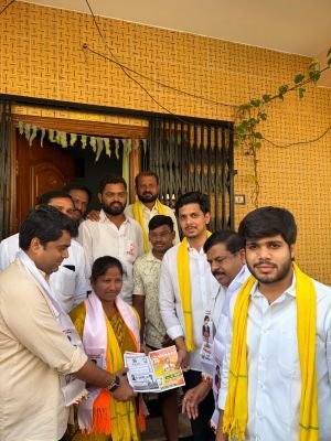 కౌసర్ ను గెలిపించాలని  జనసేన జిల్లా అధ్యక్షులు టి సి వరుణ్ విస్తృత ప్రచారం..    32వ డివిజన్లో ఇంటింటికి వెళ్లి ఓటు అభ్యర్థన    