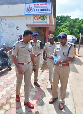 ఒంగోలులోని  పోలింగ్ కేంద్రాలను పరిశీలించిన ప్రకాశం జిల్లా ఎస్పీ శ్రీ.వి.హర్షవర్ధన్ రాజు