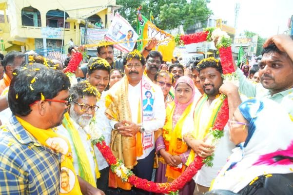 పట్టణ సమగ్ర అభివృద్ధికి కూటమి అభ్యర్థులకు మద్దతివ్వాలి - ఎమ్మెల్యే ముత్తుముల