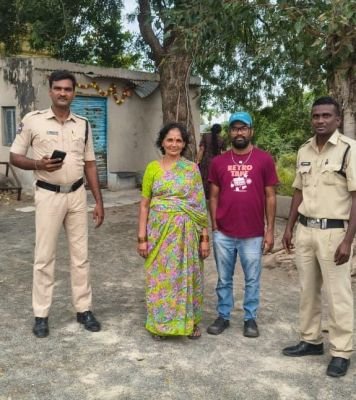 గంట వ్యవధిలోనే స్పందన.. మహిళను కుటుంబ సభ్యులకు అప్పగింత