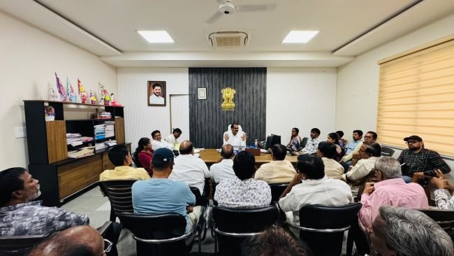 ఇతర రాష్ట్రాల ధాన్యం జిల్లాలోకి రాకుండా అంతర్రాష్ట్ర చెక్‌పోస్టు ఏర్పాటు