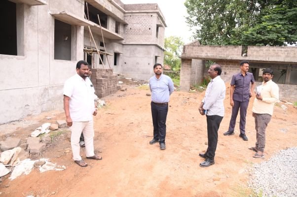 విద్యాసంస్థలలో అభివృద్ధి పనులను త్వరగా పూర్తి చేయాలి
