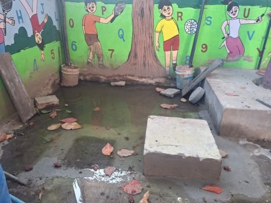 గౌతమ్ నగర్‌లో పొంగిపొర్లుతున్న డ్రైనేజీ
