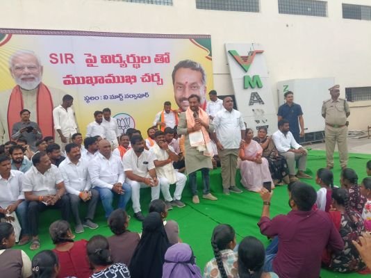 నర్సాపూర్‌లో విద్యార్థులతో ముఖాముఖిలో మెదక్ ఎంపీ రఘునందన్‌రావు