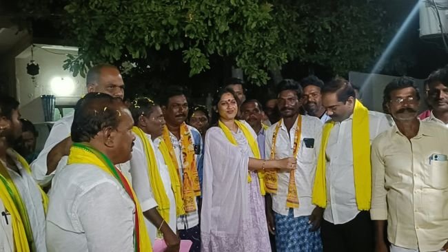 రేకులకుంటలో ఎమ్మెల్యే శ్రావణి శ్రీ ప్రచారం