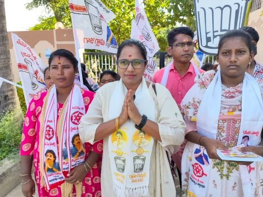 21వ డివిజన్ అభివృద్ధికి కృషి చేస్తా  జనసేన అభ్యర్థి వరలక్ష్మి