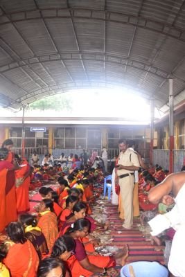 కొండగట్టు అంజన్న హుండీ ఆదాయం కోటి 23 లక్షలు. 