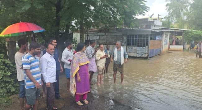 అర్నబ్ తుఫాన్ ప్రభావిత ప్రాంతాల్లో ఎమ్మెల్యే శిరీష పర్యటన.