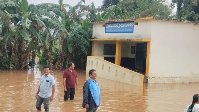 తుఫాను ప్రభావం వలన పాఠశాలలు పరిశీలన