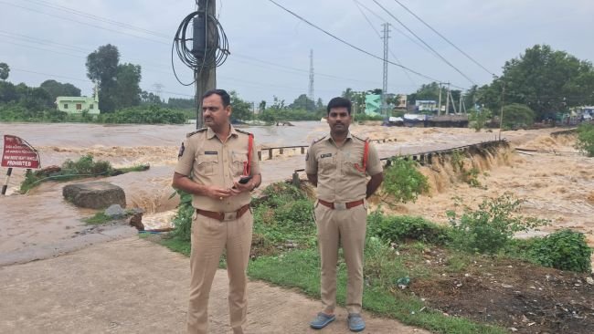 జిల్లాలో భారీ వర్షాలు, వరద ఉధృతి.