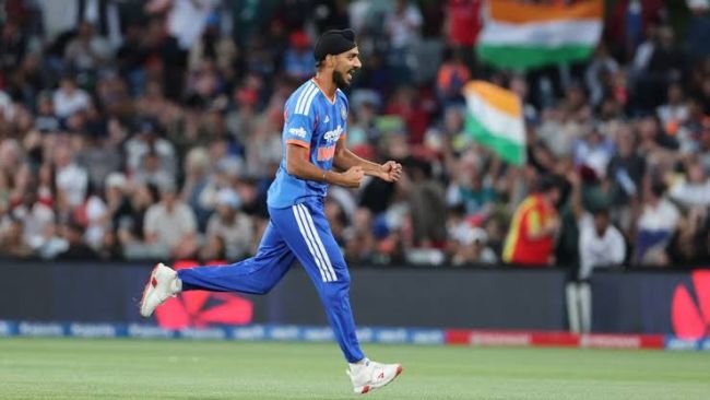 టీమిండియా స్టార్ పేసర్ అర్ష్‌దీప్ సింగ్ అరుదైన రికార్డుకు అడుగు దూరంలో