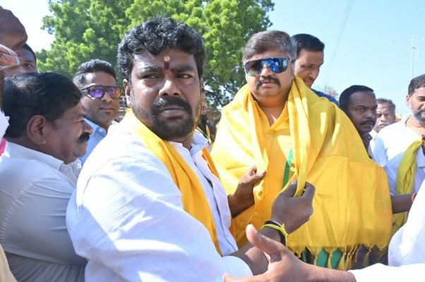 కటారి హేమలతను అత్యధిక మెజారిటీతో గెలిపించండి