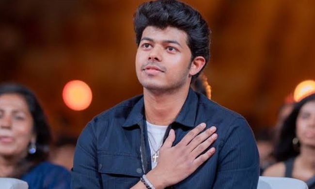అల్లు అర్జున్ డైరెక్టర్‌తో హీరోగా ఎంట్రీ ఇస్తున్న దళపతి విజయ్ కొడుకు.. నెట్టింట వైరల్ అవుతున్న వార్త