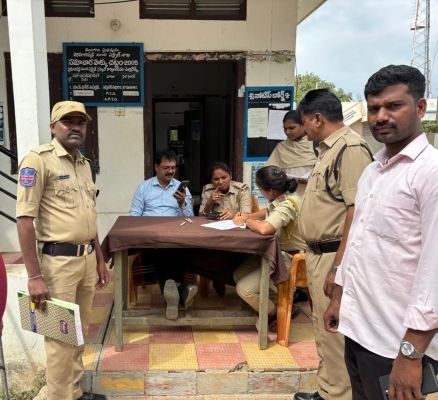 ఎక్సైజ్ స్టేషన్లో పట్టుబడిన వాహనాలకు   వేలం నిర్వహించిన ఆప్కారి శాఖ సీఐ మంగమ్మ..!