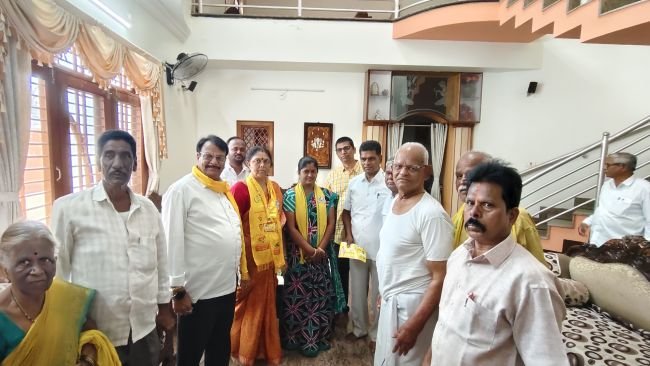 కళ్యాణదుర్గమ్మ అభివృద్ధికి తోడ్పాటు అందించండి కూటమి చైర్మన్ అభ్యర్థి బుట్నా లక్ష్మీ తిమ్మరాజు 