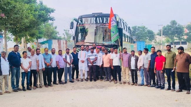 చలో ఢిల్లీకి రాజన్న సిరిసిల్ల కాంగ్రెస్ దండు..జెండా ఊపి ప్రారంభించిన సంగీతం శ్రీనివాస్